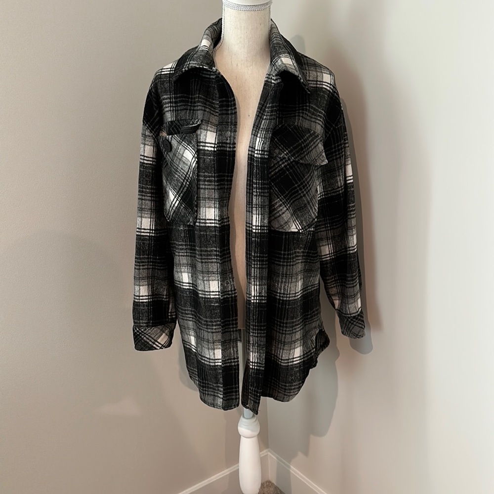 ⚜️Black and White Plaid Shacket